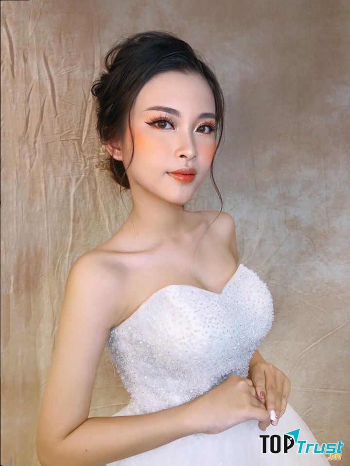 Phương Chi Makeup Academy