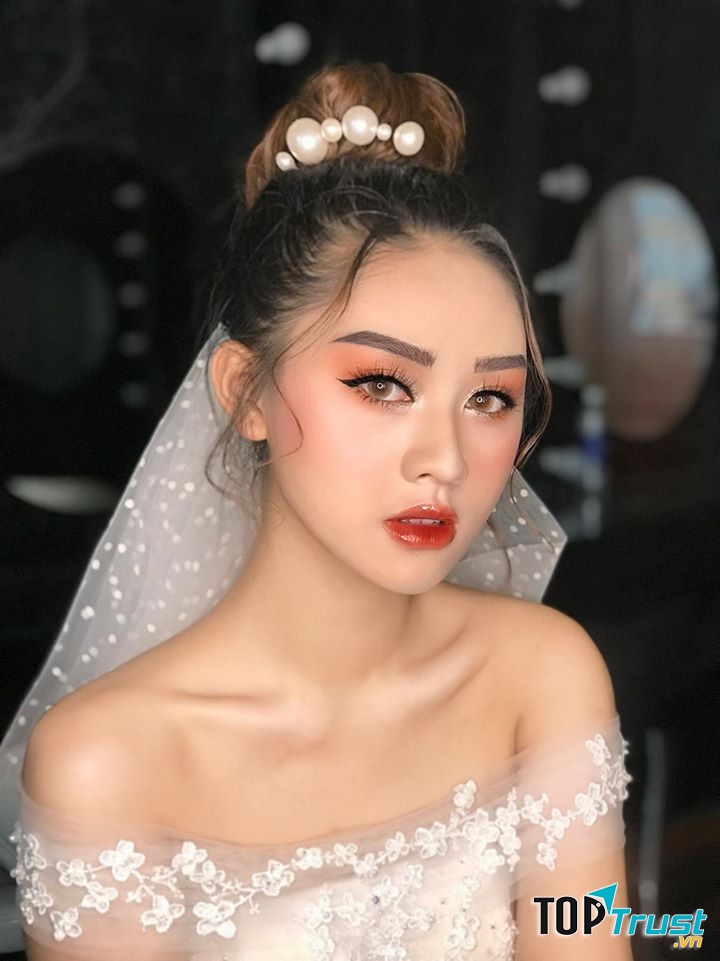 Phương Chi Makeup Academy