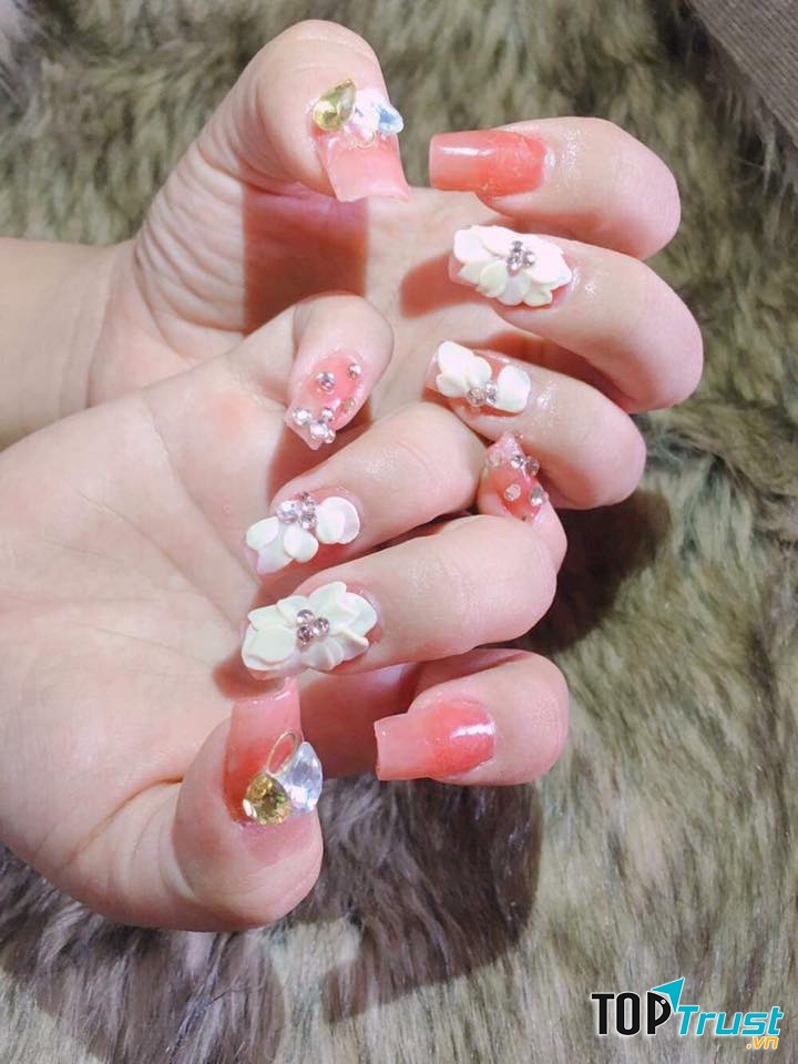 Nail Phương Nguyễn cũng không thiếu các mẫu nail đẹp - độc - lạ cho các nàng lựa chọn
