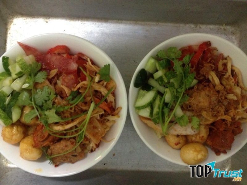 Mỗi phần xôi đều được chăm chút tỉ mỉ, dù bạn ăn tại chỗ hay mua mang về đều nhận được chất lượng như nhau.