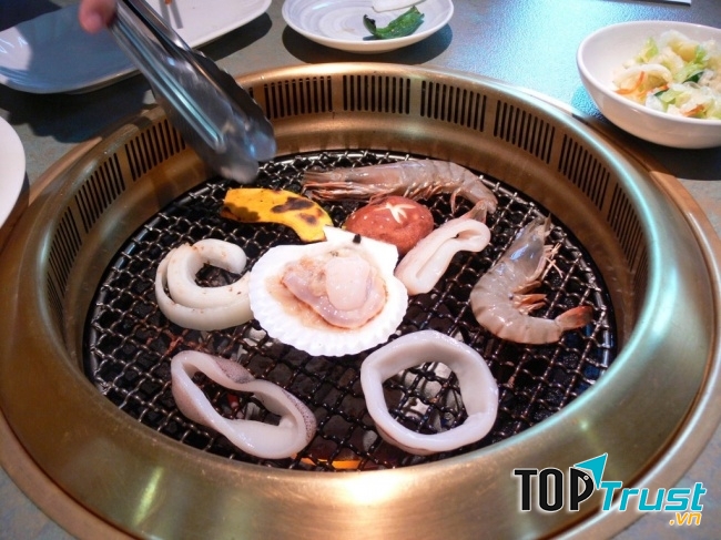 Nướng là một trong những phương pháp nấu ăn điển hình của người Nhật