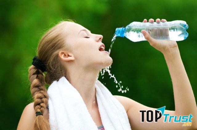 Uống nước giúp tăng khả năng bài tiết của thận