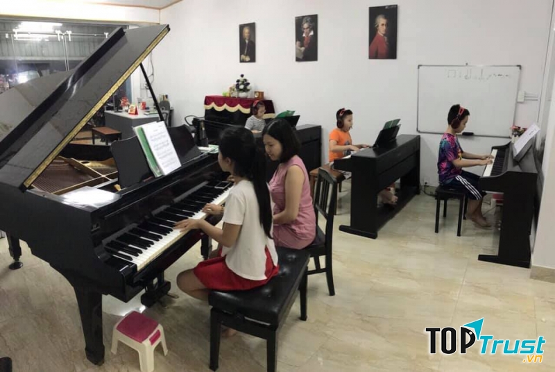 Học đàn piano tại trung tâm