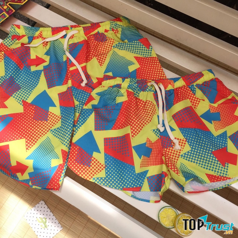 Shop chủ yếu là đồ mặc đi biển