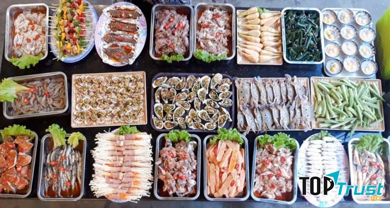 Nguyên liệu được chọn lựa kỹ lưỡng và đảm bảo vệ sinh, chế biến và nêm nếm vừa ăn, hợp với khẩu vị người Việt