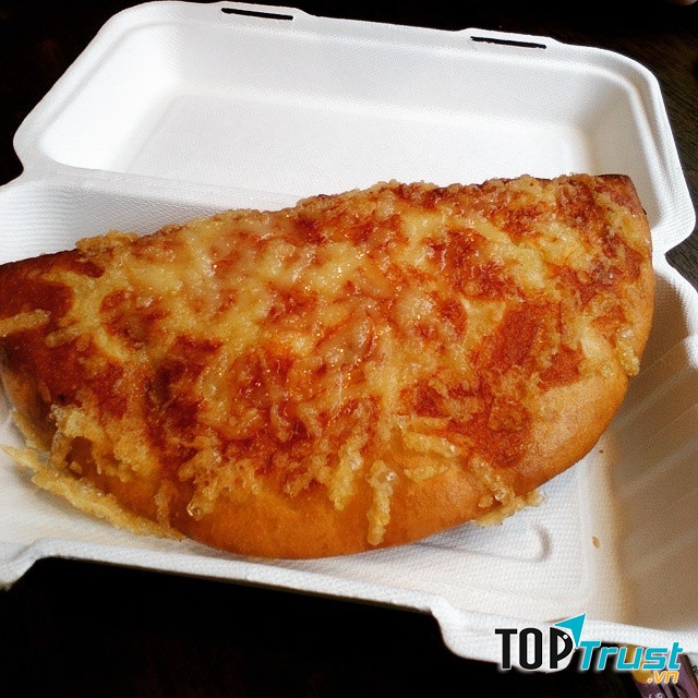 Loại Pizza ở Scotland được chiên thay vì nướng như loại bánh truyền thống.