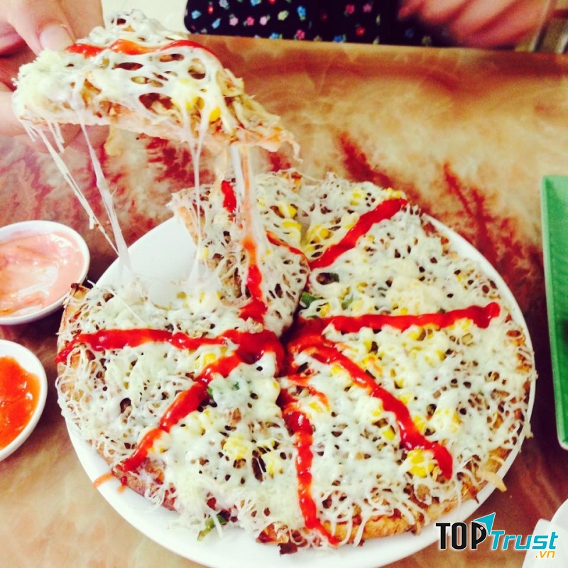 Pizza của quán làm rất bắt mắt