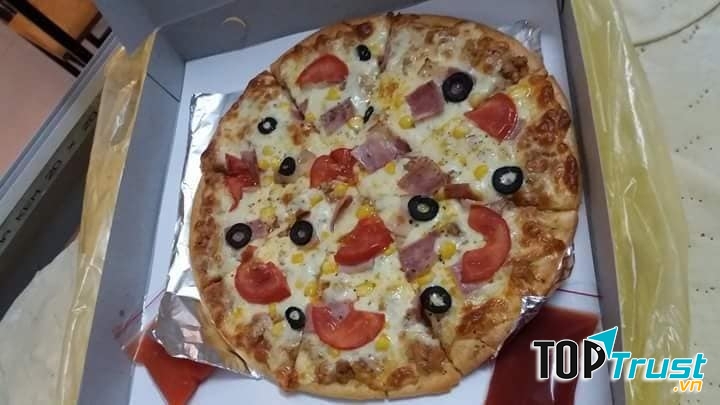 Cứ nhắc đến pizza ở Vĩnh Phúc nhiều bạn trẻ nghĩ ngay đến Pizza Family. Đây là địa điểm được yêu thích bởi pizza ở đây có hương vị độc đáo riêng. 