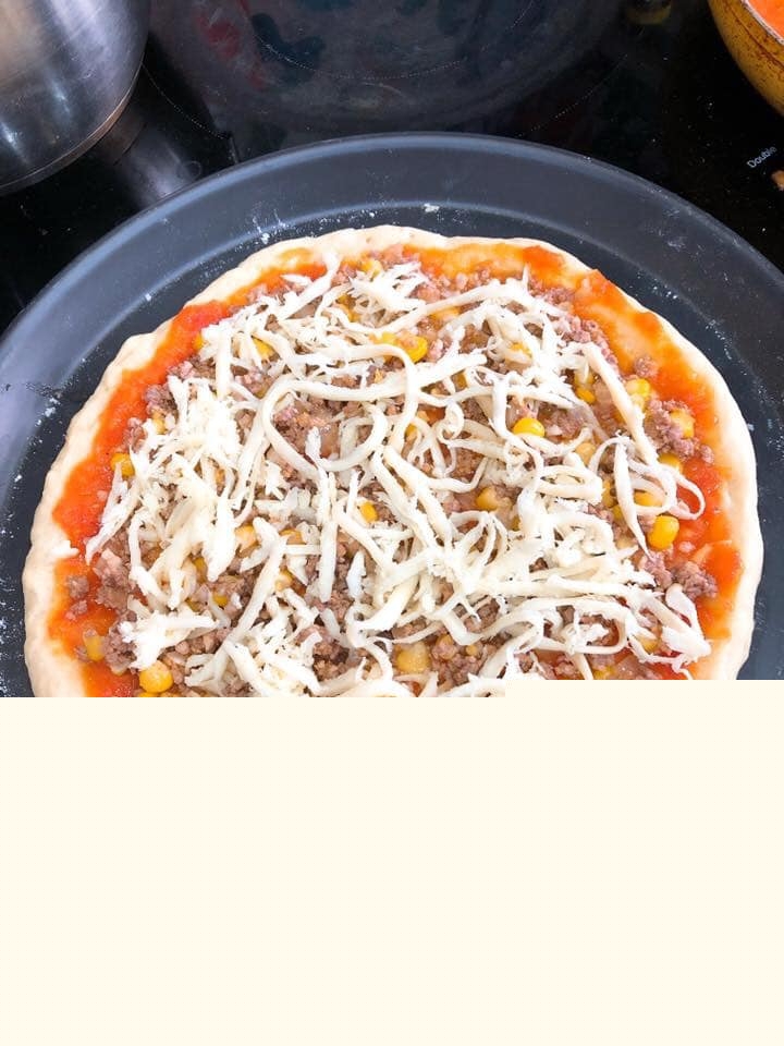 Một chiếc bánh của Pizza Hitzzz