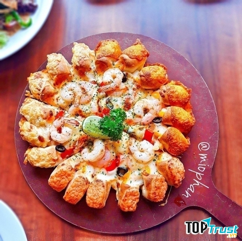 Thực khách sẽ khá bối rối trước menu có rất nhiều món pizza ngon của Pizza Hut.