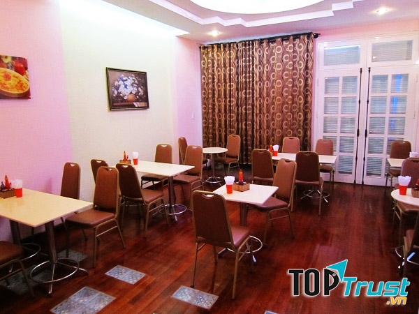 Không gian Pizza Inn