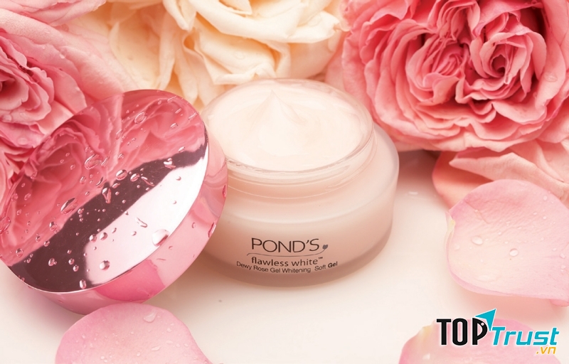 Kem dưỡng trắng da Pond’s là dòng kem được chị em phụ nữ ưu ái tin dùng vì có thể đáp ứng nhu cầu riêng phù hợp với từng loại da