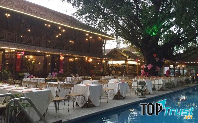 Không gian rộng rãi, thoải mái ở nhà hàng Pool Buffet