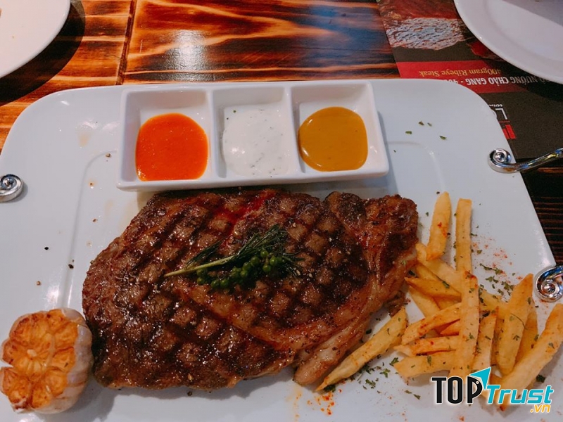 Bò bít tết chuẩn vị