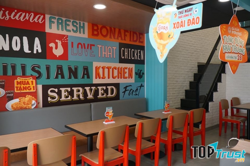 Với không gian rộng rãi, sang trọng, nhân viên phục vụ rất nhiệt tình và chu đáo, mang lại sự hài lòng cho thực khách