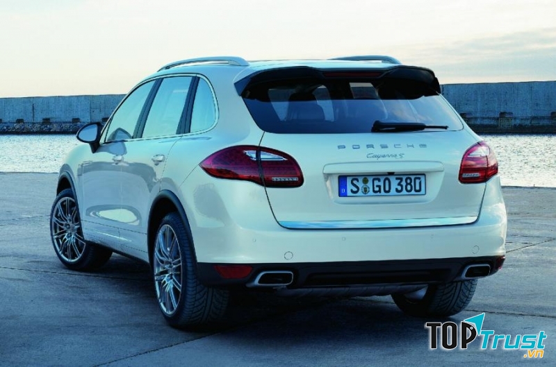 Porsche Cayenne Hybrid (77 nghìn USD - 1,7 tỷ đồng)