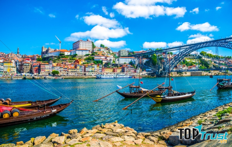 Thành phố ven biển xinh đẹp với thiên nhiên và những công trình kiến trúc tuyệt vời