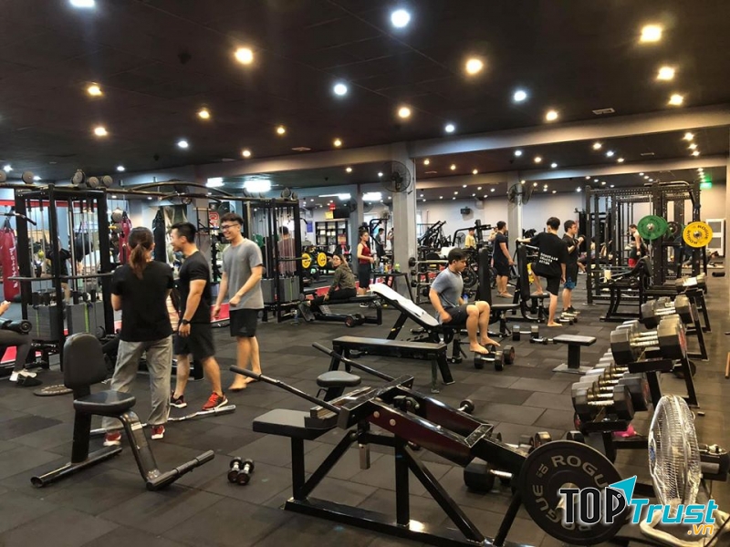 Không gian rộng rãi, thiết bị hiện đại tại ﻿Power Strength Club