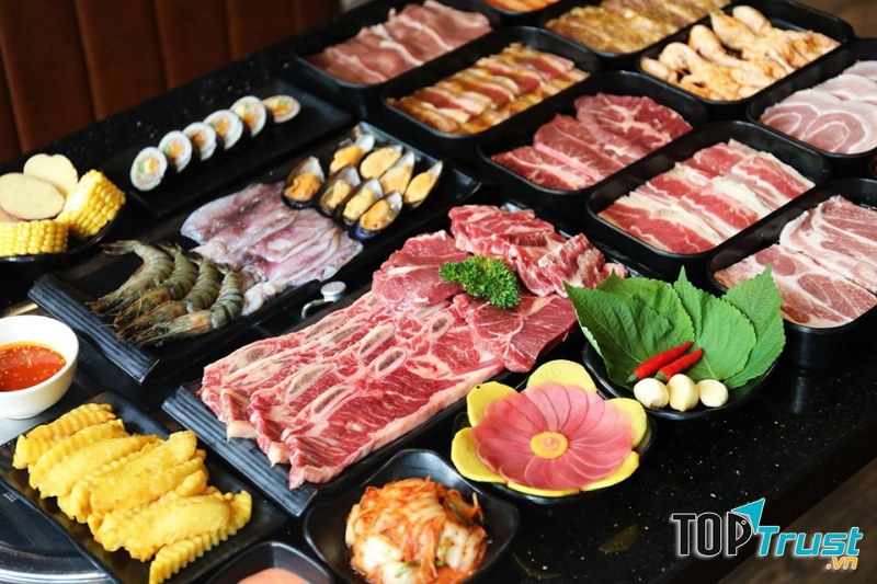 Món buffet hấp dẫn tại nhà hàng