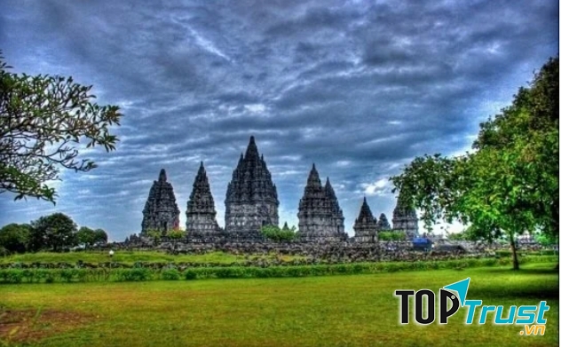Prambanan là ngôi đền thờ các vị thần tối cao của đạo Hindu
