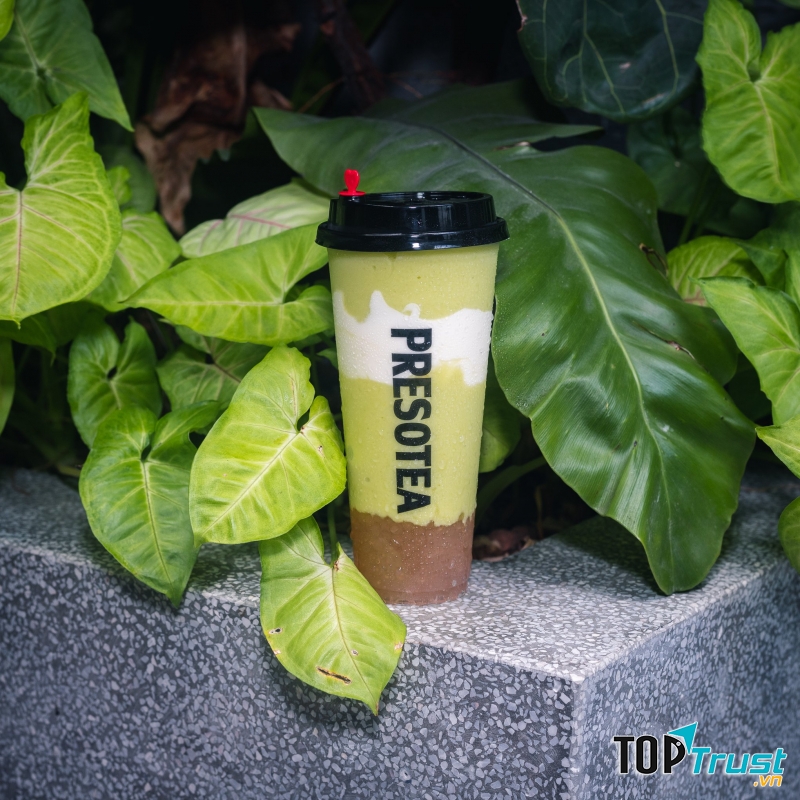 Trà sữa bơ là một trong những loại bạn không nên bỏ lỡ khi dừng chân tại địa chỉ này