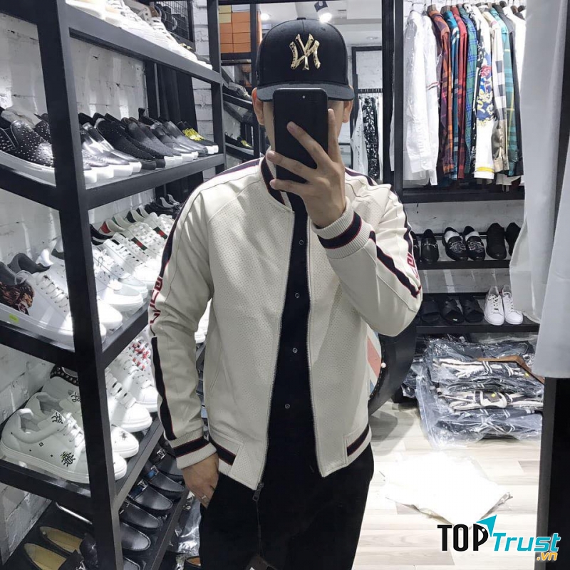 Mẫu mã các mặt hàng tại shop luôn được cập nhật liên tục theo kịp xu hướng thời trang, theo kịp sự phát triển thời đại