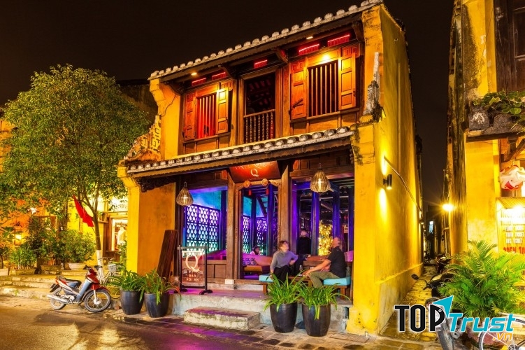 Q Bar là một trong những quan bar đẹp nhất Hội An