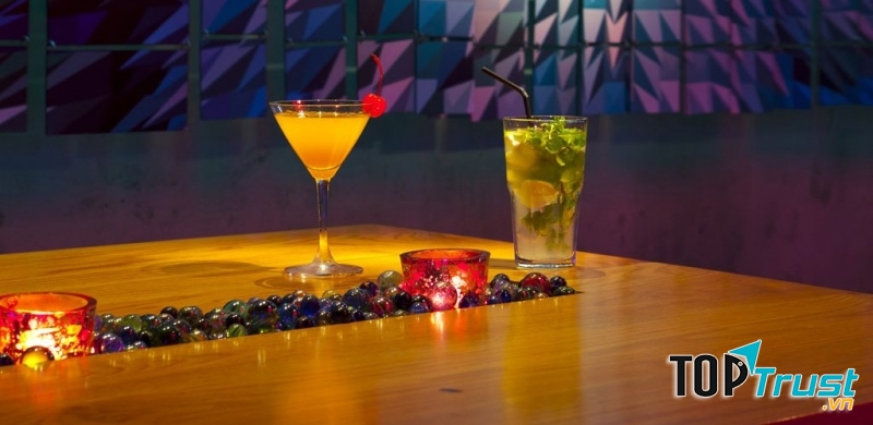 Đến với quán Q Bar, bạn sẽ được thưởng thức những món đồ uống độc đáo