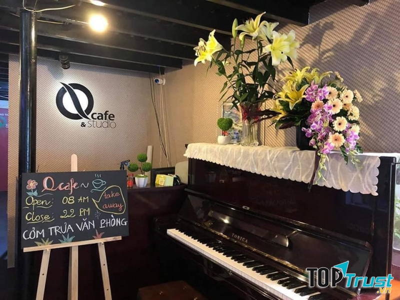 Q Cafe & Studio