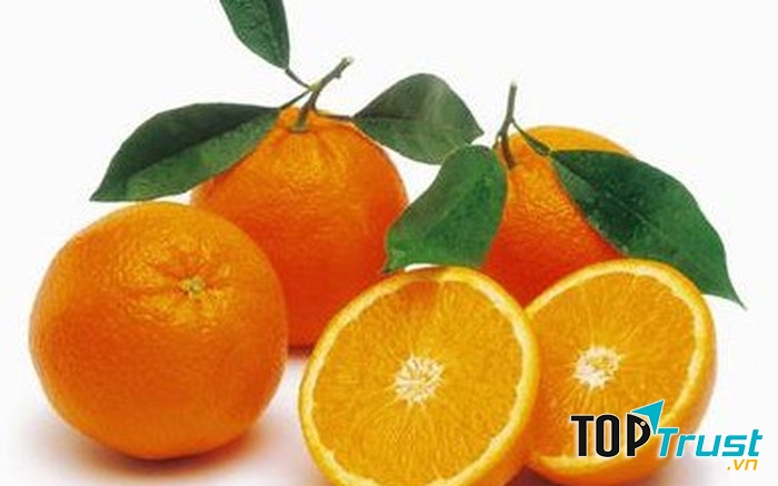 Cam có chứa rất nhiều vitamin C cùng chất xơ tốt cho da và đôi mắt.