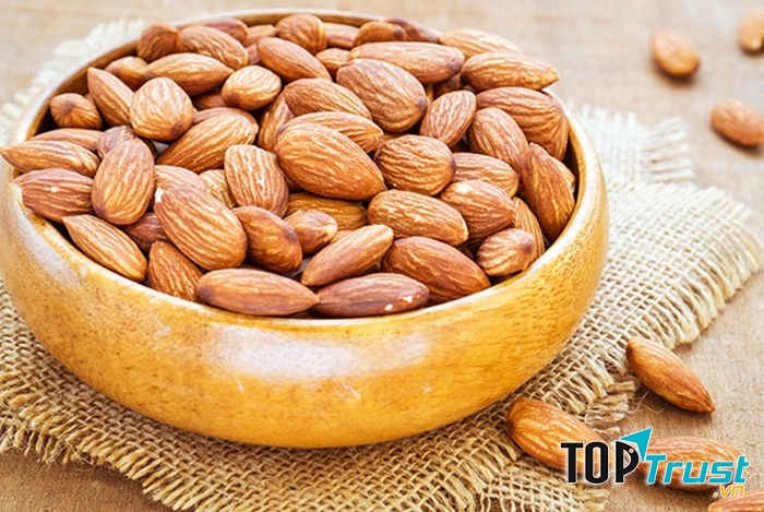 Cứ 30g quả hạnh có đến 7g protein giúp cơ bắp phát triển đồng đều