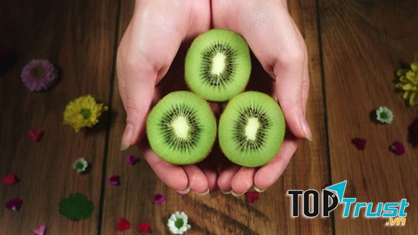 Quả kiwi không chỉ tốt cho sức khoẻ mà còn rất được ưa chuộng trong việc làm đẹp