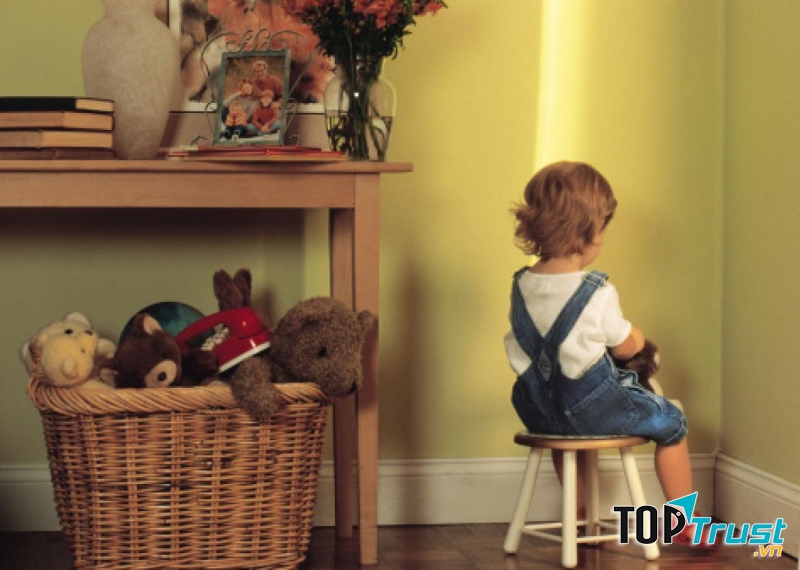 Những đứa trẻ thường xuyên bị bố mẹ mắng sẽ dễ dàng nảy sinh tâm lý tự ti, chán nản bản thân và luôn cảm thấy mệt mỏi.