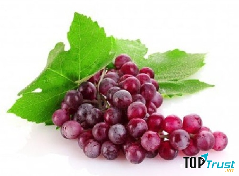 Nho giúp loại bỏ chất nhờn có trong da và làm da căng mịn hơn