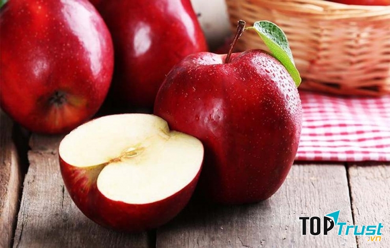 Mỗi quả táo chứ 4,4g chất xơ giúp tránh táo bón, bệnh trĩ