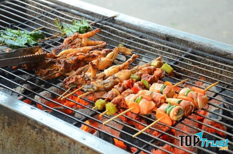 Quán 2 AE Nướng và Lẩu