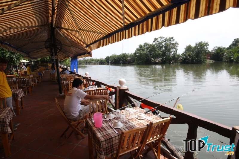 Quán ăn cua Ven Sông