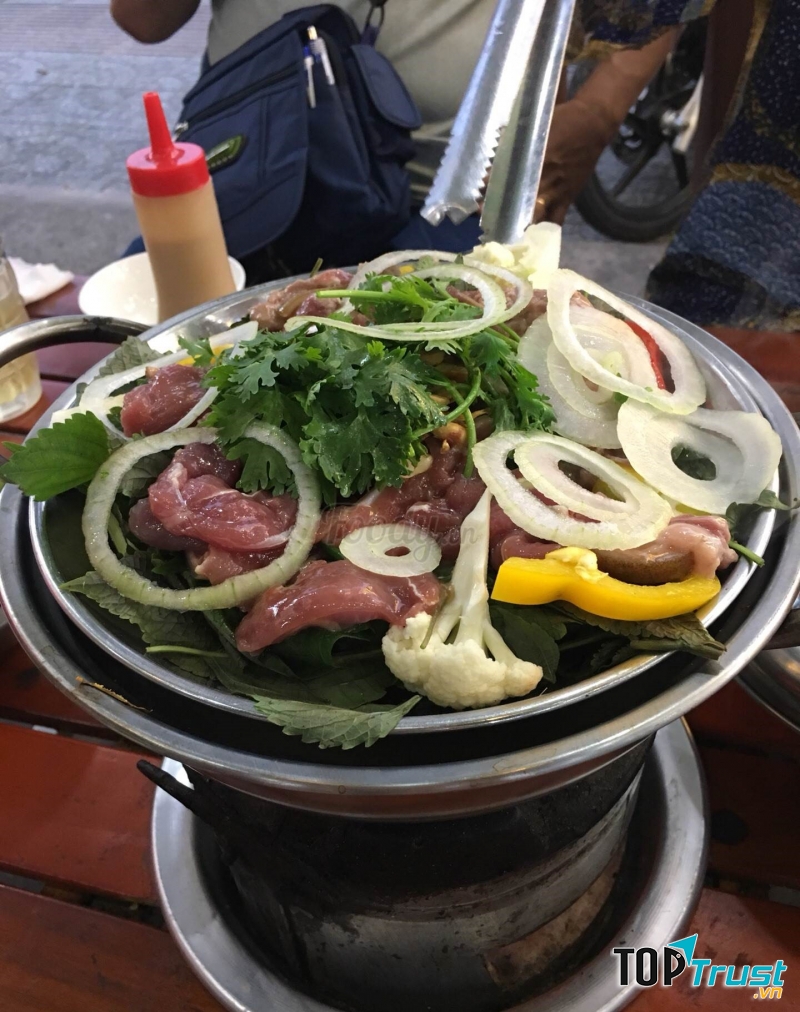 Món ăn hấp dẫn, thơm ngon tại quán