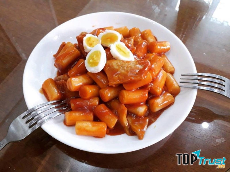 Tokbokki siêu đầy đặn và hấp dẫn của Maang Chi