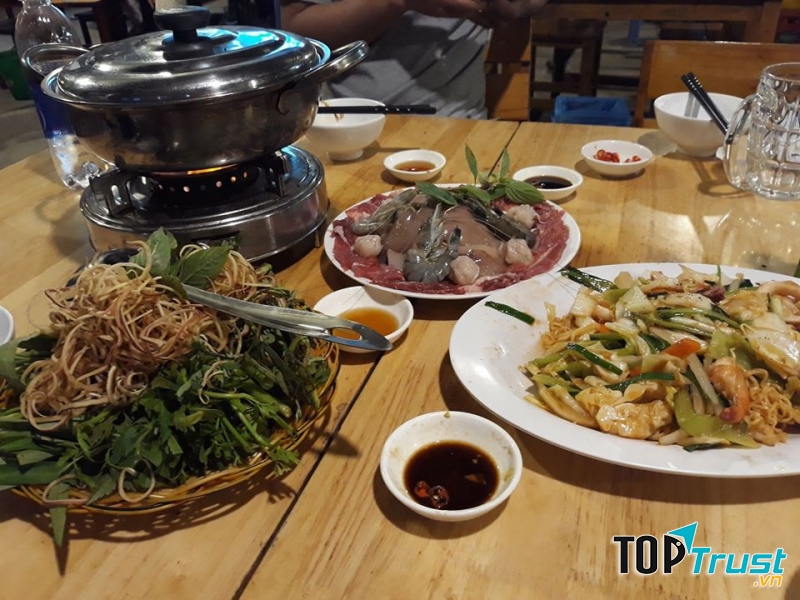 Quán ăn Pallet là một trong những điểm đến hút khách, đặc biệt là với sinh viên