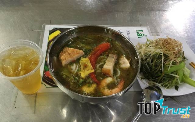 Bún mắm ở quán ăn ngon, nêm nếm vừa miệng