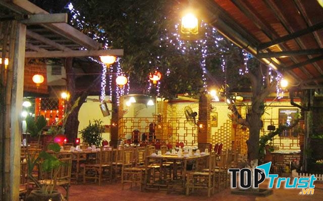 Quán ăn sân vườn Phong Ký