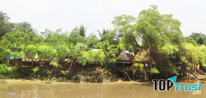 Tân Sake bên cạnh bờ sông Sài Gòn