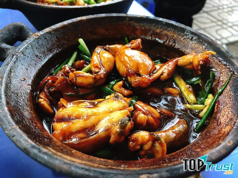 Ếch to, tươi, không bị hôi hoặc tanh