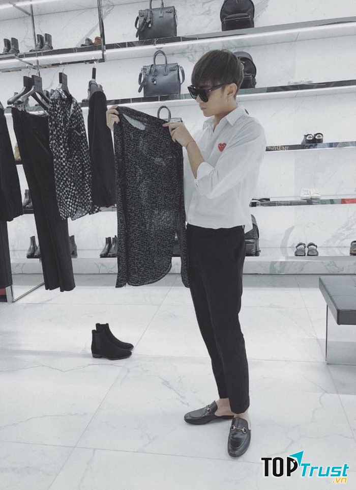 Sẽ như thế nào nếu chiếc áo bạn tặng quá màu mè hay quá cỡ hay quan trọng là không phải phong cách mà anh ấy thích.