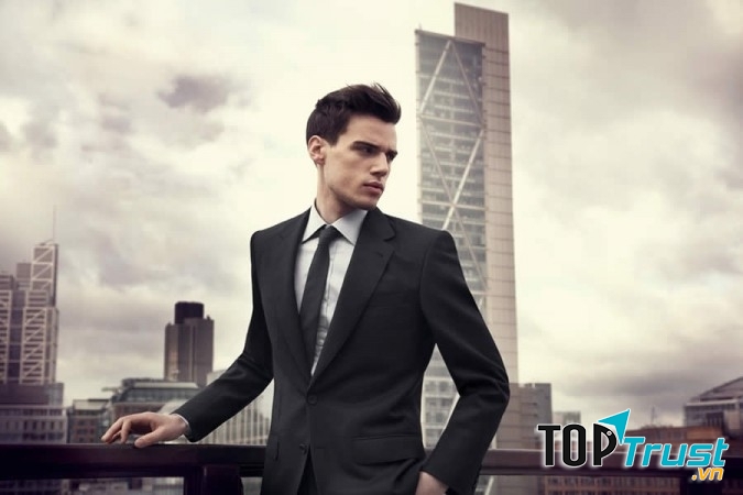 Nếu bạn là người có gu thẩm mĩ tốt, hãy thử chọn một chiếc đầm dịu dàng hay một bộ vest (comple) lịch lãm làm món quà gửi đến người bạn đời của mình nhân ngày lễ tình nhân 14/12.