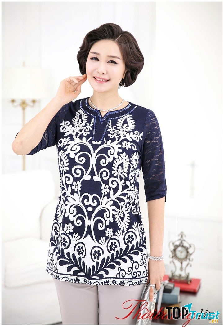 Quần áo mới và phụ kiện là một món quà Tết ý nghĩa dành tặng cho bố mẹ