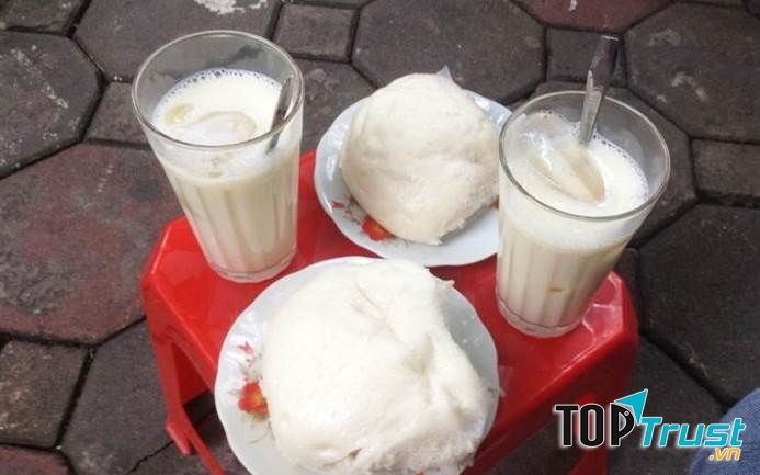 Quán bánh bao Quán Thánh là địa chỉ nổi tiếng tại Hà Nội