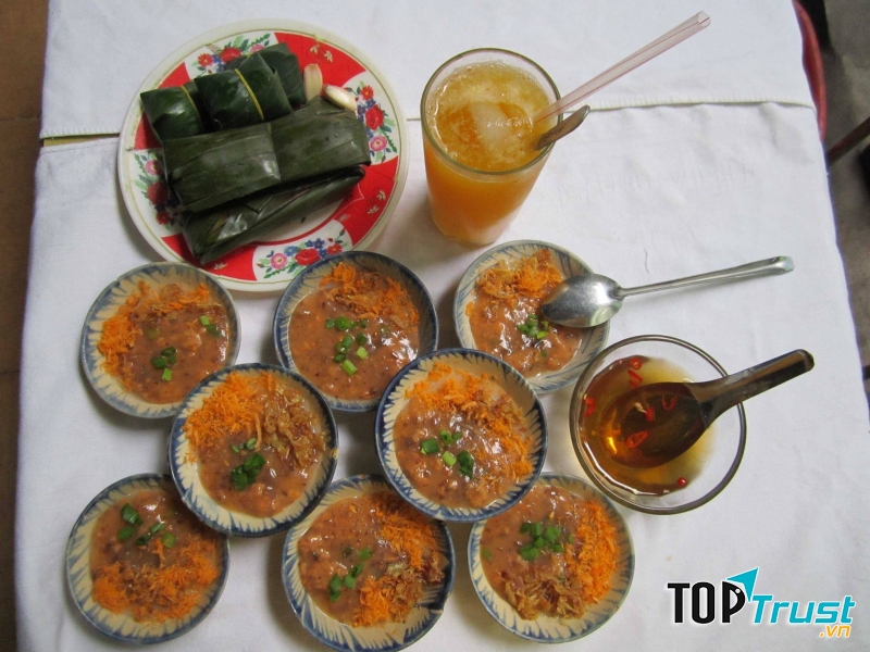 Quán Bà Tiên mang đến những chén bánh bèo có hương vị độc đáo