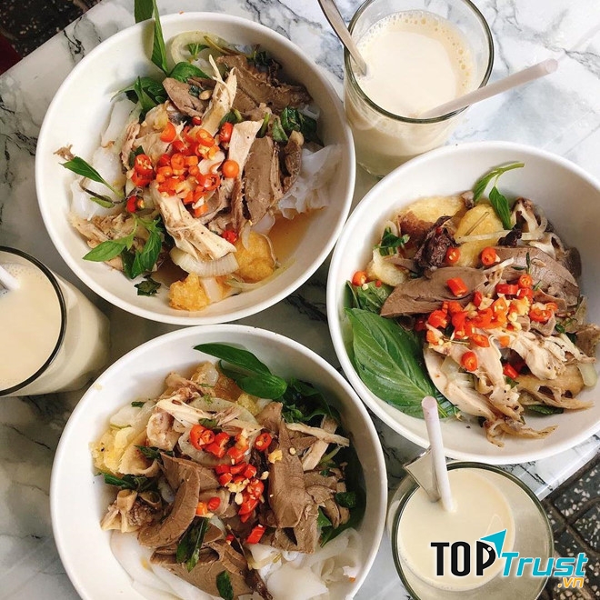 Tô bánh ướt hấp dẫn thêm chút nước mắm mặn mặn ngọt ngọt chua chua